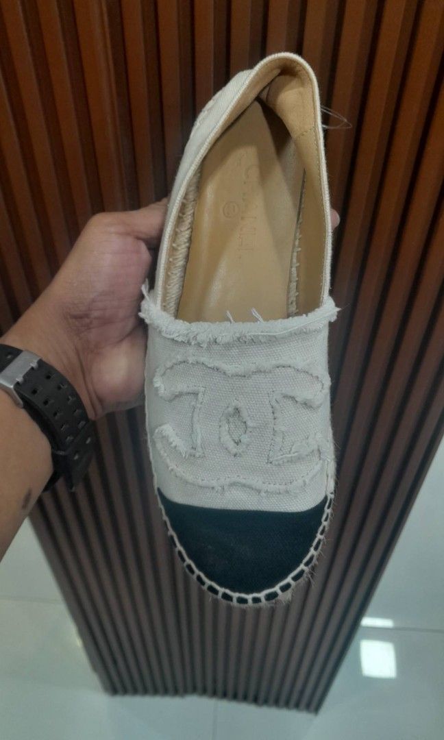 Espadrilles Chanel (Category: Sneakers) located in Subic. Submitted by AnythingBrandedby_May (Listing ID 1467678018, Image 2). Description: Tweed P1800 Offwhite P2300.