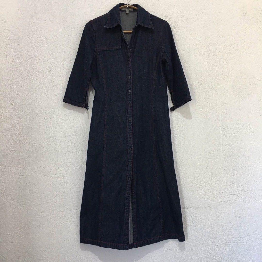 ESPRIT buttondown denim dress (Category: Dresses) located in Subic. Submitted by ayvee.ph (Listing ID 1467694285, Image 2). Description: ESPRIT buttondown denim dress One of my fave!! Very pretty 😍 A must have✨ Non stretchy This is a rare Size: S Lenght: 41 inches Shoulder: 14 Excellent cond✅ No flaws / No issue No when worn / Haven't used it pa Last price posted 📍Olongapo City 🚛Courier: Reg J&t door to door del New miner send your details aft