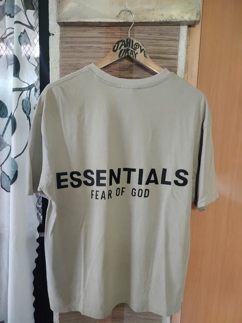 ESSENTIALS FOG TEE (Category: Formal Shirts) located in Ligao. Submitted by milo_finds303 (Listing ID 1467654377, Image 1). Description: ESSENTIALS FOG TEE •Dimes: 22X27 •Colorate: 9/10 •Good Condition •Issue: Non 750 shipped🚚📦 JNT COURIER AND CAN SHIP NATIONWIDE🌐📦.