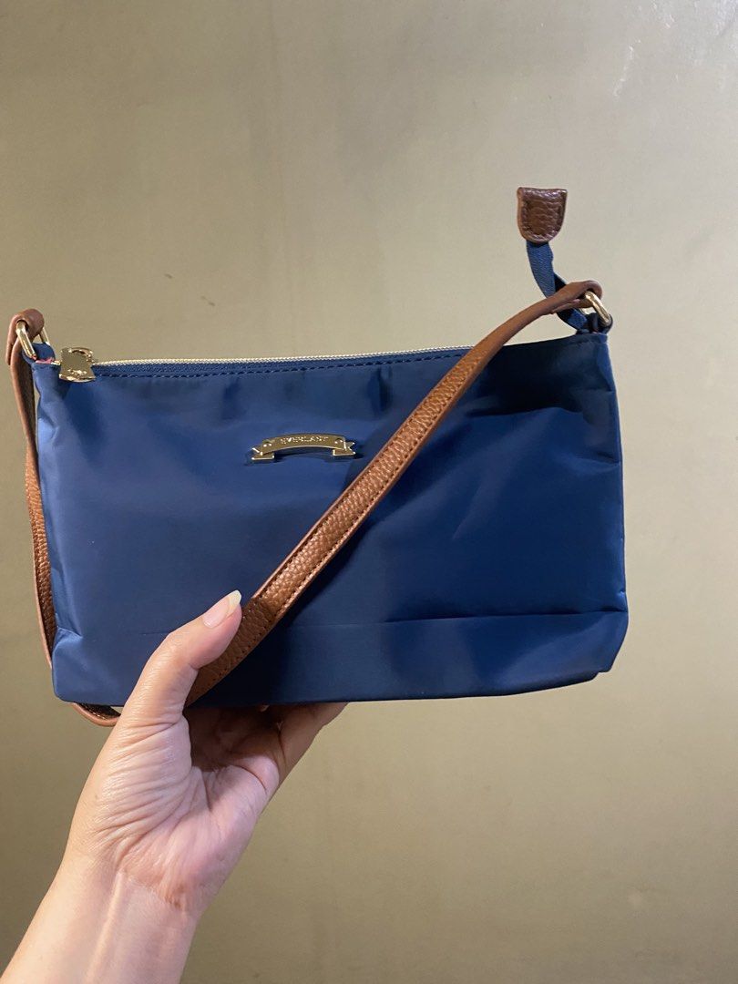 Everlast Nylon Kili Bag (Category: Shoulder Bags) located in Davao. Submitted by kuromisplace (Listing ID 1467784284, Image 3). Description: Size: Small Like new condition, can fit iphone promax , with card slots , cute pink orangy lining 📍Davao City 🚚 jnt - Php50 only.