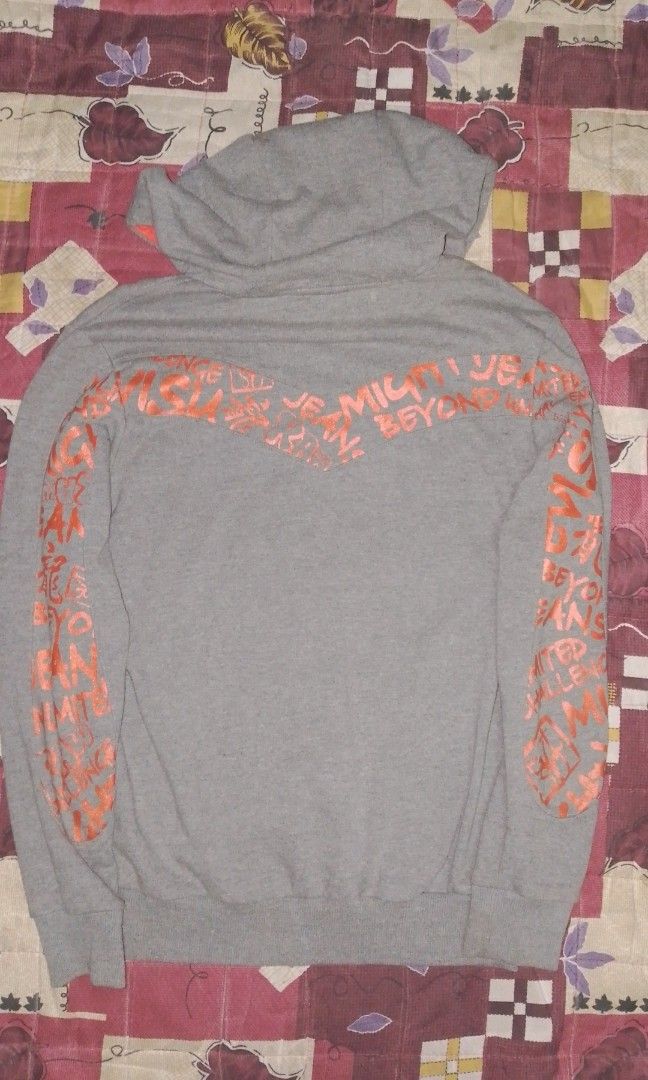 EVISU DAICOCK HOODIE (Category: Coats, Jackets and Outerwear) located in Makati City. Submitted by drizythrift (Listing ID 1467742455, Image 3). Description: + sf 📥📥📥.