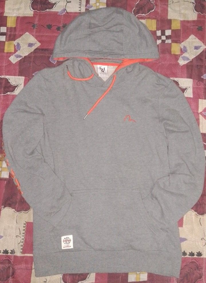 EVISU DAICOCK HOODIE (Category: Coats, Jackets and Outerwear) located in Makati City. Submitted by drizythrift (Listing ID 1467742455, Image 2). Description: + sf 📥📥📥.