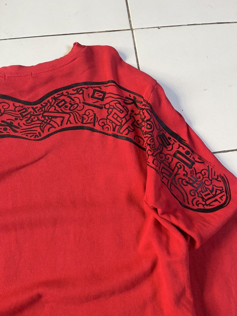 Evisu Red Sweatshirt with Graphic Print Size 110 (Category: Coats, Jackets and Outerwear) located in Candaba. Submitted by tristanpelayoo (Listing ID 1467734670, Image 3). Description: - Brand: Evisu - Color: Red - Style: Classic crewneck sweatshirt - Size: 110 - Design: Cool black graphic print across the back and shoulders, with small embroidered Korean characters on the front chest - Details: Ribbed cuffs and collar hold their shape very well 