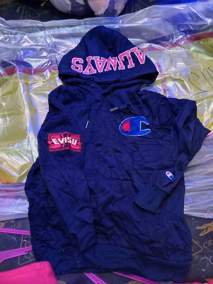 Evisu x champion (Category: Hoodies) located in Manila. Submitted by tcbukay_zxc25 (Listing ID 1467705323, Image 1). Description: evisu x champion size medium good condition.