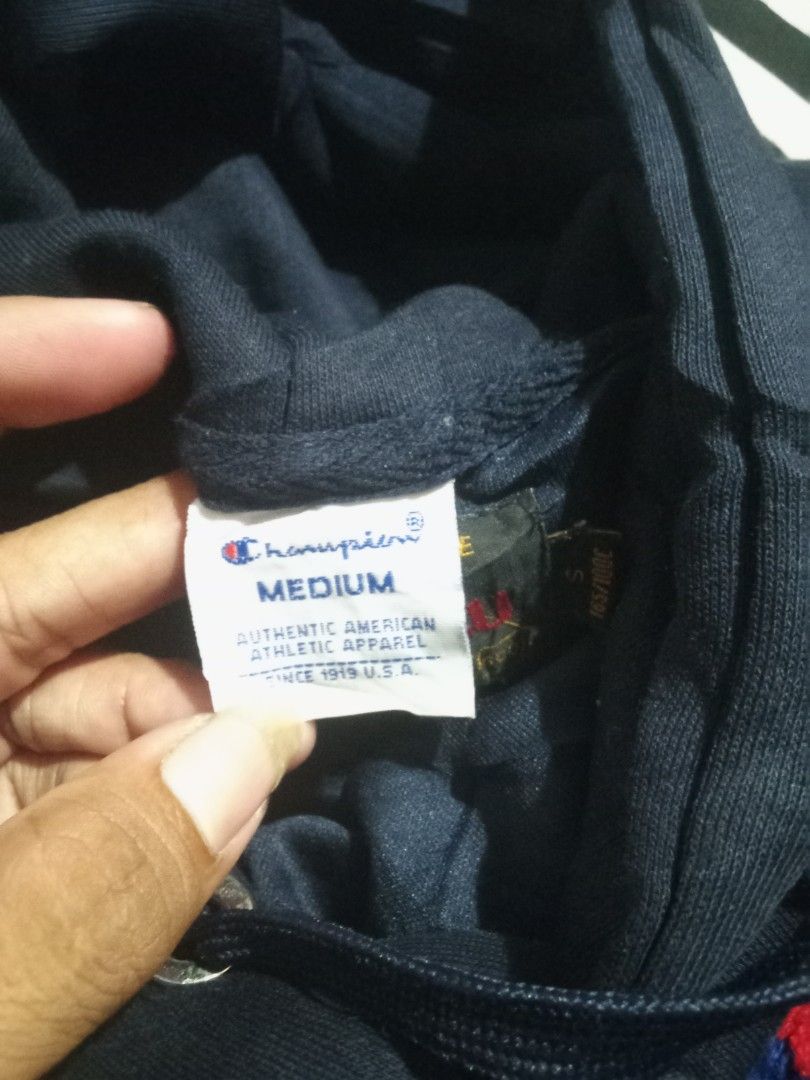 Evisu x champion (Category: Hoodies) located in Manila. Submitted by tcbukay_zxc25 (Listing ID 1467705323, Image 2). Description: evisu x champion size medium good condition.
