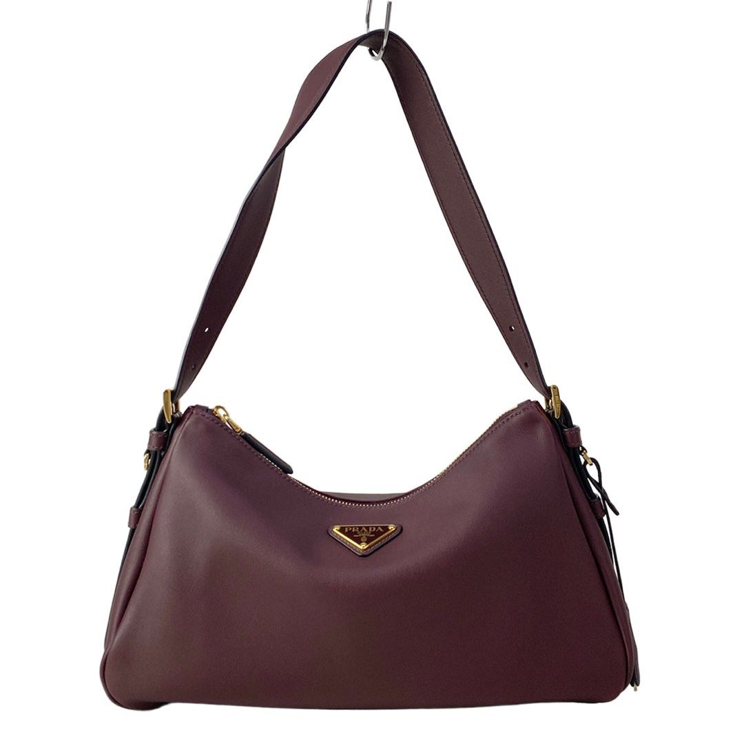 Excellent condition shoulder bag, Aimé medium size, 1BC229, Bordeaux. (Category: Shoulder Bags) located in Las Pinas. Submitted by daisuki_japan_luxury_by_reiko (Listing ID 1467611177, Image 1). Description: Condition Notes [Exterior] Main opening ⇒ Corner scuffs , Bottom ⇒ Corner scuffs , Overall ⇒ Loss of shape [Interior] Pockets ⇒ Scratches/stains brand PRADA Genre Shoulder bag Product Name Eme Medium Model number 1BC229 Size indicated none Ac