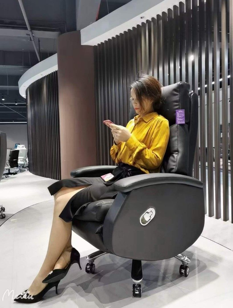executive chair (Category: Office Furniture & Fixtures) located in Bacoor. Submitted by flfurniture (Listing ID 1467633843, Image 2). Description: ✅heavy duty ✅manual ✅reclining chair ✅good quality 📢WE ARE SELLING ALL KIND OF HOME FURNITURE AND OFFICE FURNITURE 💯 ALL BRAND NEW 📢 🤝 BE MY RESELLER IF YOU WANT 🤝🥰 📱contact no.09389920978 🤝we are selling all kinds of home furniture and office furniture 👍Bed with mattress✨sofa ✨office sofa ✨ce