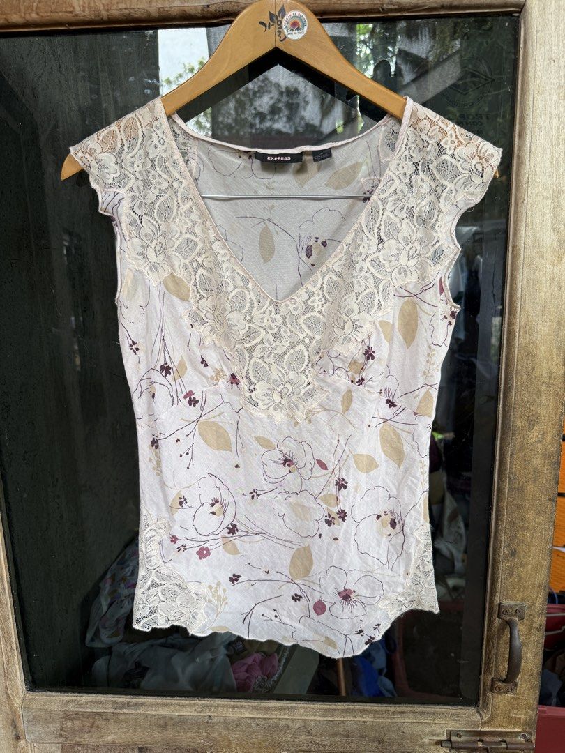 EXPRESS Floral Lace V-Neck Blouse (Category: Blouses) located in Manolo Fortich. Submitted by thriftacktoe34 (Listing ID 1467687893, Image 1). Description: Excellent condition Color rate 9.5/10 Size W17 x L23.