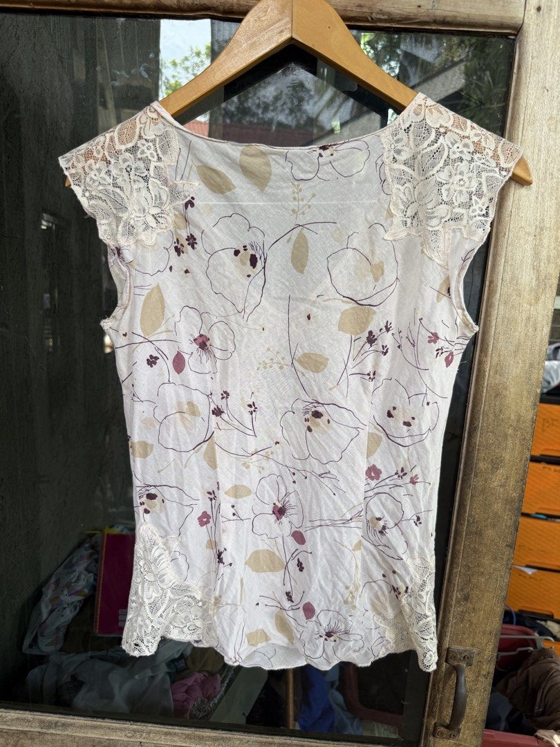 EXPRESS Floral Lace V-Neck Blouse (Category: Blouses) located in Manolo Fortich. Submitted by thriftacktoe34 (Listing ID 1467687893, Image 3). Description: Excellent condition Color rate 9.5/10 Size W17 x L23.