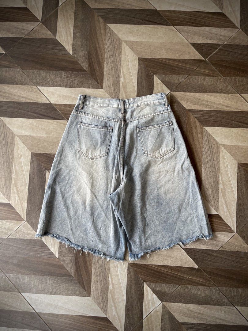 Faded Light Washed Jorts (Category: Jeans) located in Pagadian. Submitted by thrift.wrld (Listing ID 1467708731, Image 3). Description: ( Faded Light Washed Jorts ) Dimensions: • Waist: 31 • Length: 24 • Thigh: 16 • Hem: 15 Drop Prices: • Mine: 400 + ₱9O shipping fee (sf).