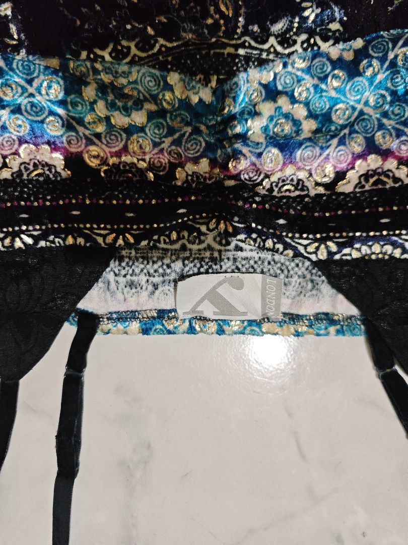 Fairy London Y Paris top (Category: Others Tops) located in Binalbagan. Submitted by Kristoffer_Arguelles (Listing ID 1467831829, Image 3). Description: good as new glittery fabric xs to semi med no issues.