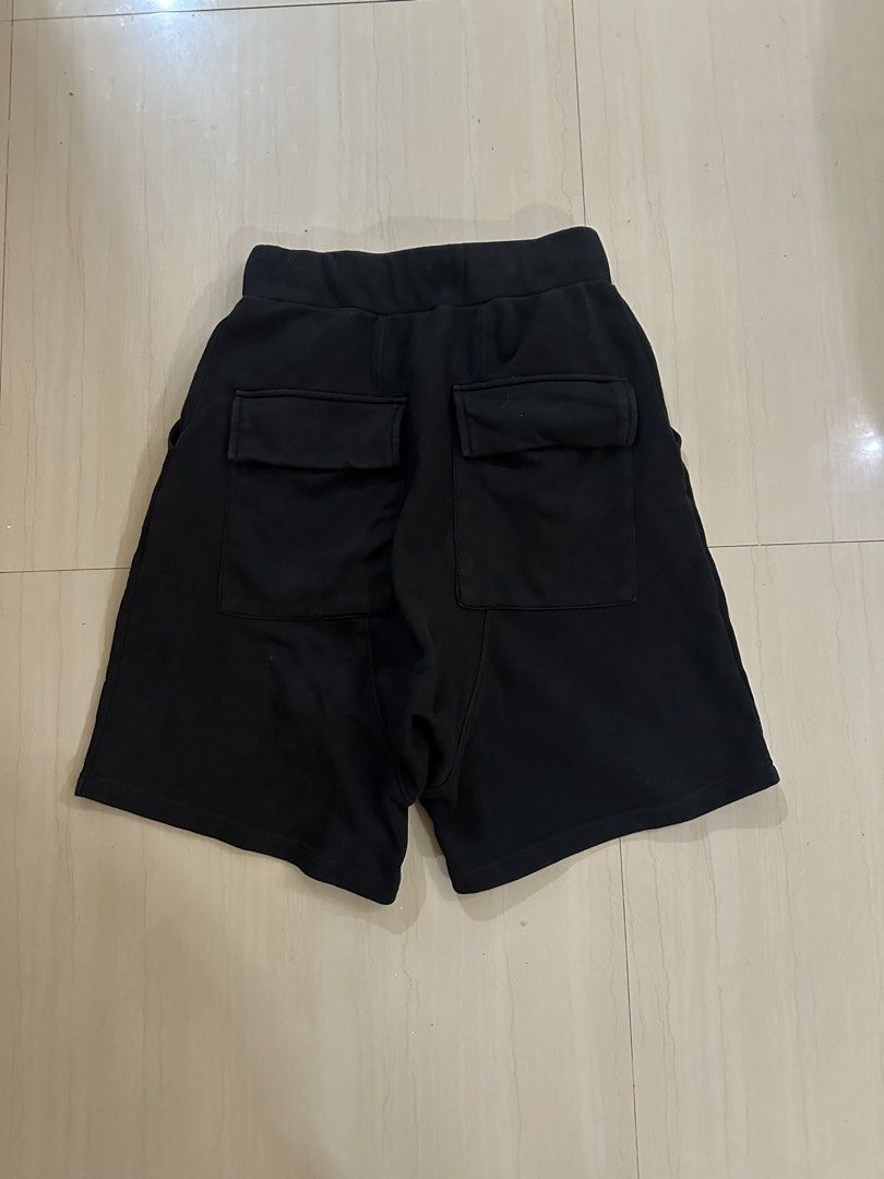 Fear of god (Category: Shorts) located in Alitagtag. Submitted by bhthrift_30 (Listing ID 1467744059, Image 2). Description: Fear of god 32-36 waistline Excellent xonsition 1000+sf Dm📩.
