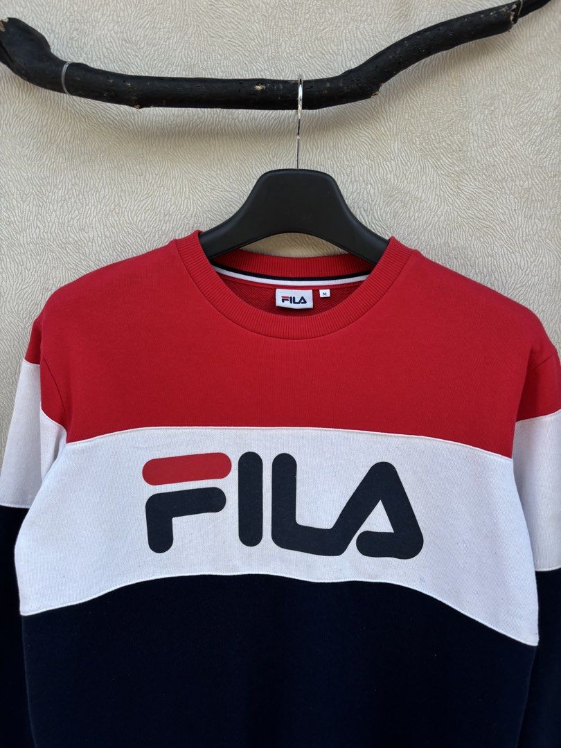 Fila Crewneck/Sweashirt (Category: Coats, Jackets and Outerwear) located in Baybay. Submitted by thrift.ed2023 (Listing ID 1467667305, Image 2). Description: Fila Crewneck/Sweatshirt Medium 21x24 No Issue Need Wash Good as New .