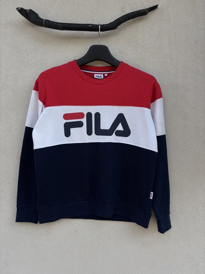 Fila Crewneck/Sweashirt (Category: Coats, Jackets and Outerwear) located in Baybay. Submitted by thrift.ed2023 (Listing ID 1467667305, Image 1). Description: Fila Crewneck/Sweatshirt Medium 21x24 No Issue Need Wash Good as New .