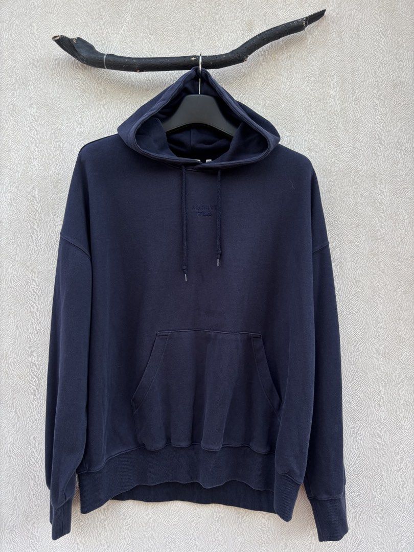 Fila Hoodie (Category: Coats, Jackets and Outerwear) located in Baybay. Submitted by thrift.ed2023 (Listing ID 1467645662, Image 1). Description: Fila Hoodie Large to XL 25x27 No Issue Need Wash Good as New .