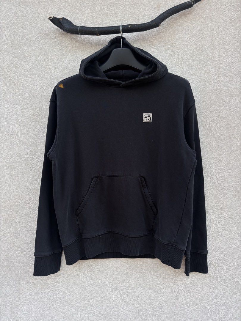 Fila Hoodie (Category: Coats, Jackets and Outerwear) located in Baybay. Submitted by thrift.ed2023 (Listing ID 1467647394, Image 1). Description: Fila Hoodie Medium to Large 2-x26 No Issue Need Wash Good as New.
