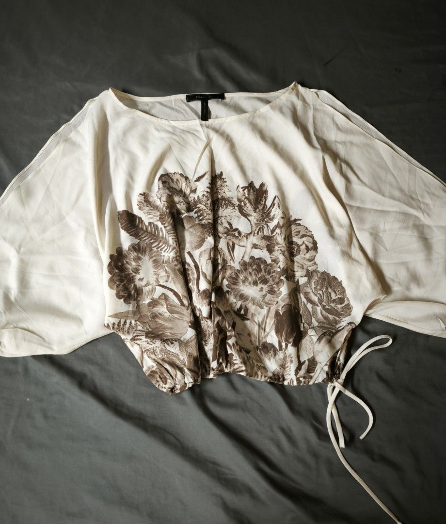 Floral BCBG MAXAZRIA blouse (Category: Blouses) located in Manila. Submitted by wearforce (Listing ID 1467758453, Image 1). Description: Floral BCBG MAXAZRIA blouse fit: M-L good condition color rate 9/10 249 + sf.