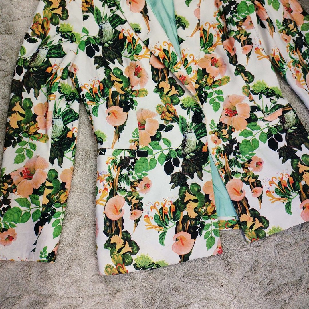 Floral Print Blazer with Hidden Owls (Category: Coats, Jackets and Outerwear) located in Manila. Submitted by torresrhea23040 (Listing ID 1467682001, Image 3). Description: - Bold floral print on a crisp white background - Unique green inner lining with a hidden little owls pattern - Single black front button closure - Structured shoulders for a tailored look - Convenient side pockets with flaps - Great statement piece to dress up any outfit.
