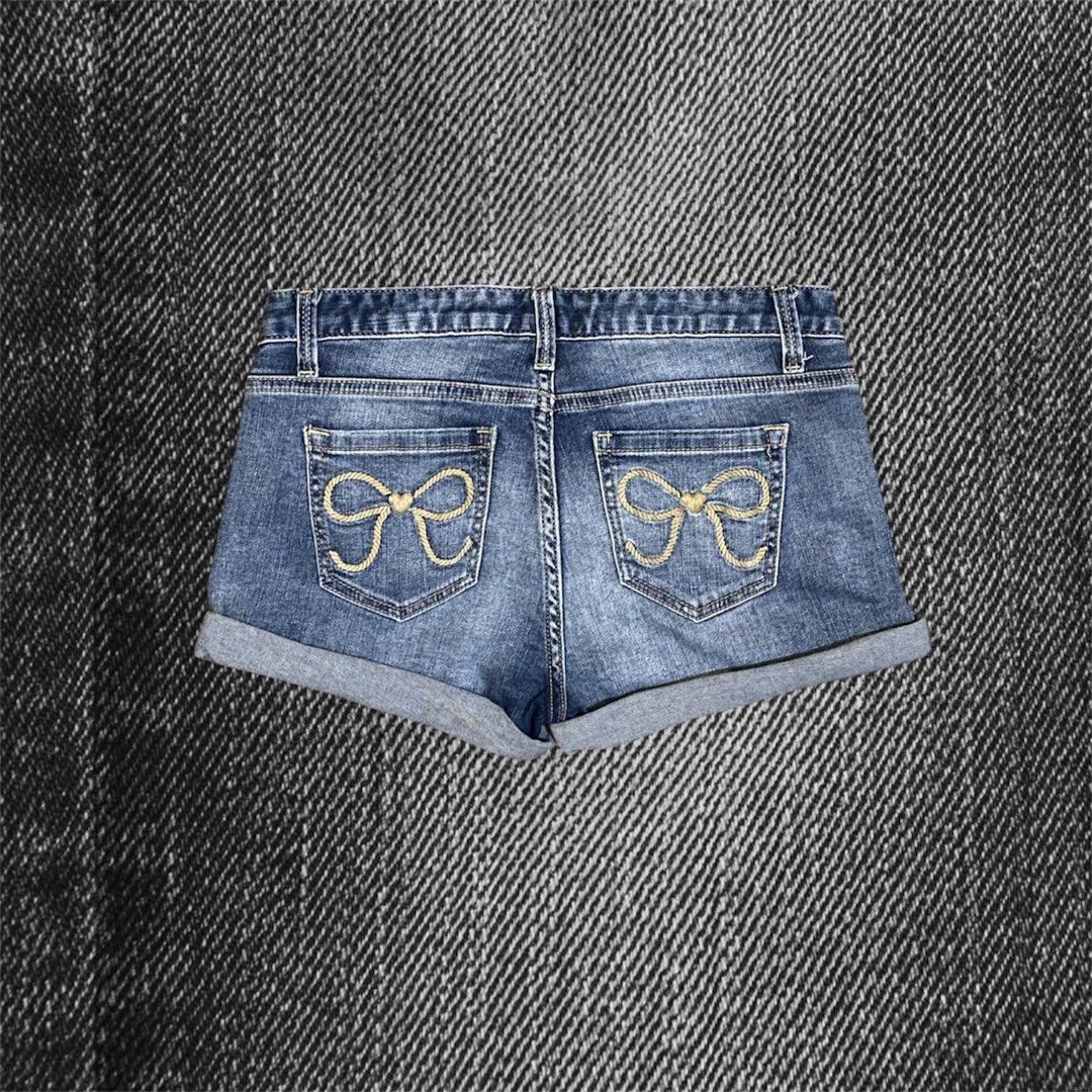 Folded midrise short (Category: Shorts) located in Caloocan City. Submitted by blairbyysha (Listing ID 1467793849, Image 2). Description: Size 29 Length 9.