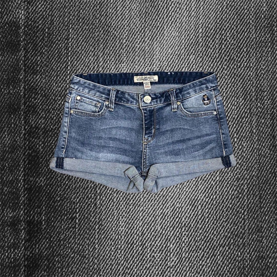 Folded midrise short (Category: Shorts) located in Caloocan City. Submitted by blairbyysha (Listing ID 1467793849, Image 1). Description: Size 29 Length 9.