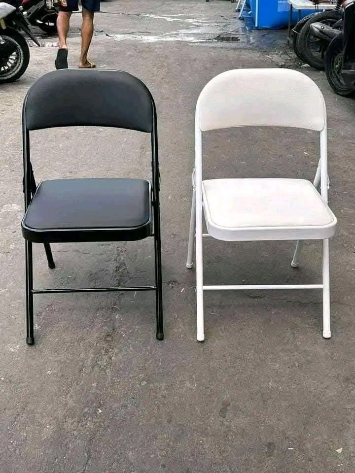 Folding Chair (Category: Chairs) located in Makati City. Submitted by oideme (Listing ID 1467607349, Image 1). Description: .