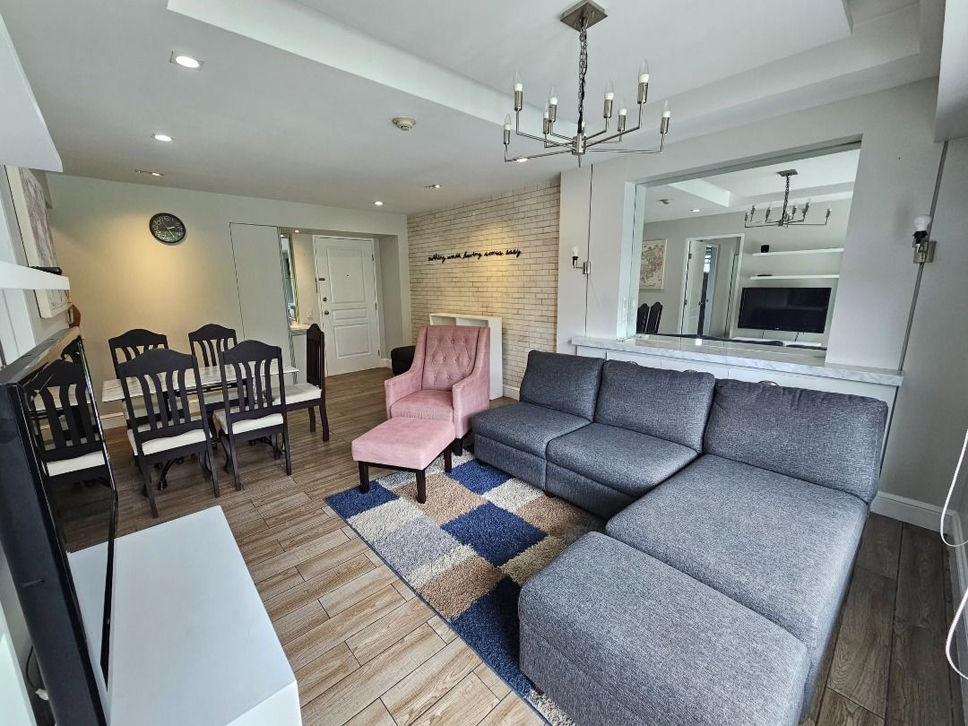 FOR RENT: 1BR in Two Serendra, BGC (Category: Apartments & Condos) located in Makati City. Submitted by sparxrealestate (Listing ID 1467651866, Image 2). Description: FOR RENT: 1BR in Two Serendra, BGC McKinley Parkway, BGC, Taguig City Property Details: 1 bedroom unit with balcony 48 square meters Fully furnished Facing inner garden 2nd floor Callery building Rental Price: 50,000/month Inclusive of association dues .