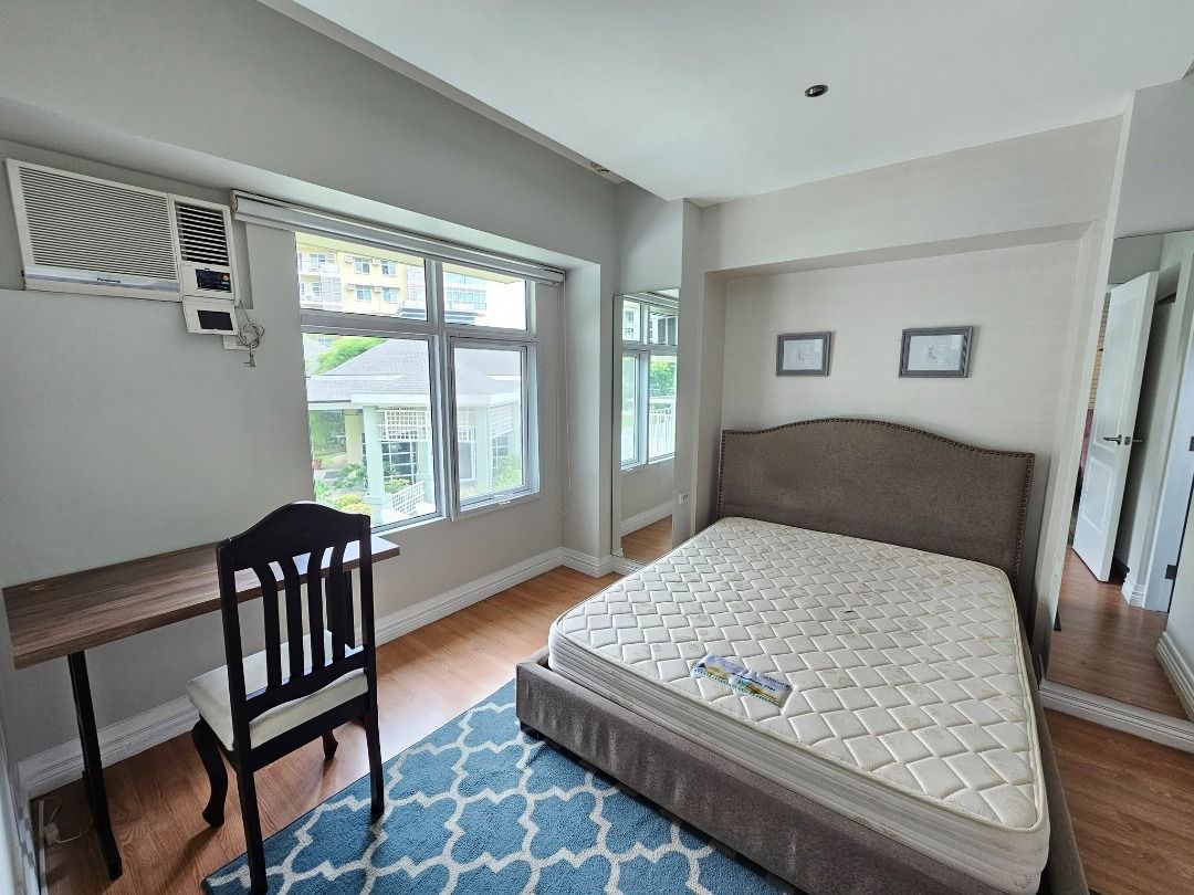 FOR RENT: 1BR in Two Serendra, BGC (Category: Apartments & Condos) located in Makati City. Submitted by sparxrealestate (Listing ID 1467651866, Image 3). Description: FOR RENT: 1BR in Two Serendra, BGC McKinley Parkway, BGC, Taguig City Property Details: 1 bedroom unit with balcony 48 square meters Fully furnished Facing inner garden 2nd floor Callery building Rental Price: 50,000/month Inclusive of association dues .