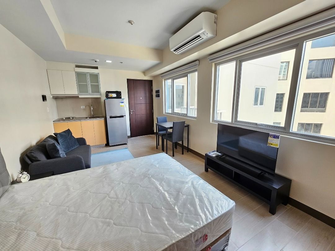 FOR RENT: Studio Unit in The Ellis, Makati CBD (Category: Apartments & Condos) located in Makati City. Submitted by sparxrealestate (Listing ID 1467673323, Image 2). Description: FOR RENT: Studio Unit in The Ellis, Makati CBD 102 L.P Leviste St., Salcedo Village, Makati City Property Details: Studio unit 24 square meters Fully furnished 14th floor Rental Price: 30,000/month Inclusive of Association Dues *The photos may not reflect the unit's curr