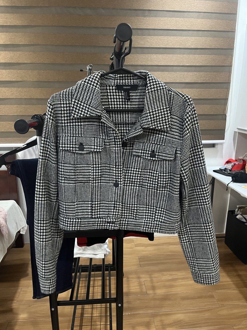Forever 21 Black and White Houndstooth Jacket Size M (Category: Coats, Jackets and Outerwear) located in Makati City. Submitted by grizzlybear95 (Listing ID 1467728694, Image 1). Description: - Brand: Forever 21 - Size: M - Pattern: Black and white houndstooth - Details: Classic lapel collar, button front closure, and chest pockets - Fabric: Textured woven fabric - Condition: Great layering piece for cooler days.