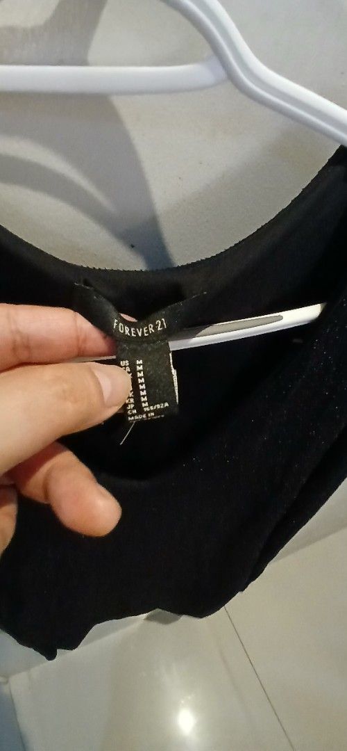 Forever 21 brand new (Category: Activewear) located in Marikina City. Submitted by darthvader888 (Listing ID 1467732286, Image 2). Description: brand new with tags Medium and Large 300 each.