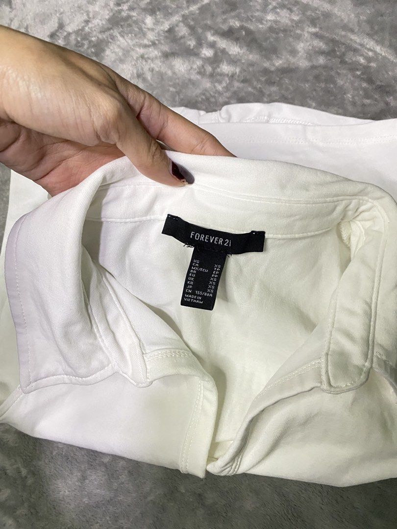 Forever 21 collar top (Category: Sleeveless) located in Manila. Submitted by pc.thrift (Listing ID 1467641322, Image 2). Description: Xs-Small.