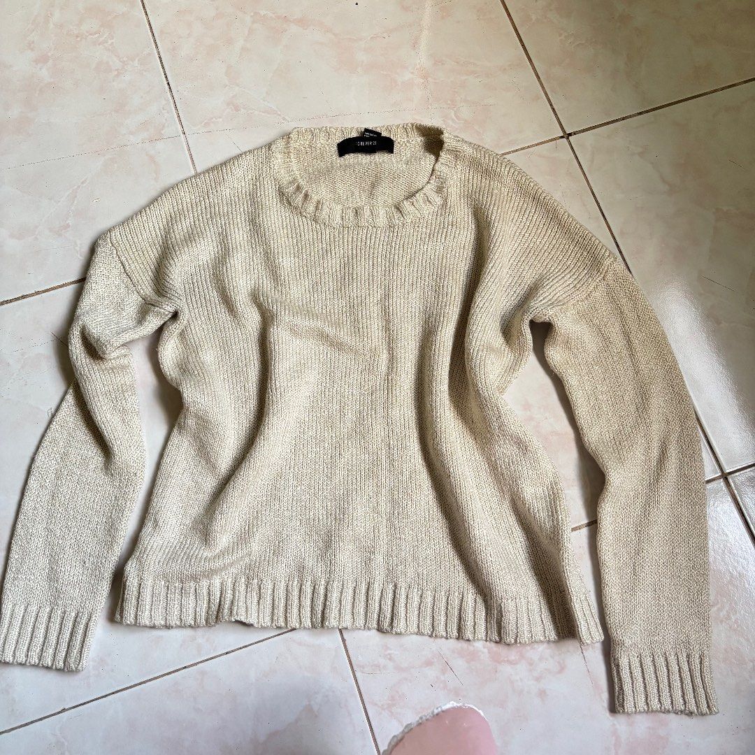 Forever 21 Knit Sweater Cream (Category: Coats, Jackets and Outerwear) located in Agoncillo. Submitted by alcazarmfatima (Listing ID 1467727696, Image 1). Description: .