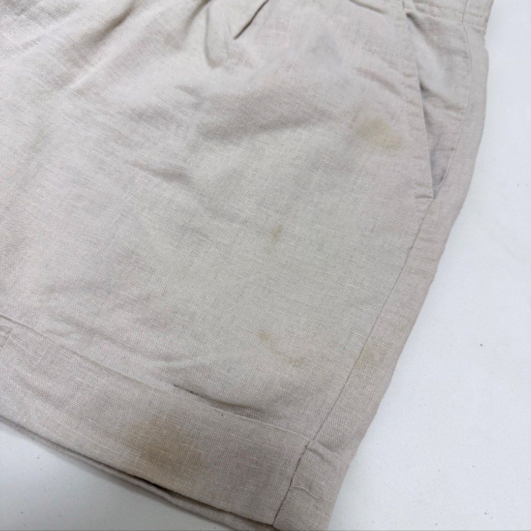 FOREVER 21 Linen Blend Shorts [27-28] (Category: Shorts) located in Malabon City. Submitted by k_intimates (Listing ID 1467784756, Image 2). Description: Details: • Size 28” in tape measure • Need wash! and it has super tiny hole at the back (barely noticeable) • Has 2 front pockets • Forever 21 highwaisted linen blend shorts in light beige color. .