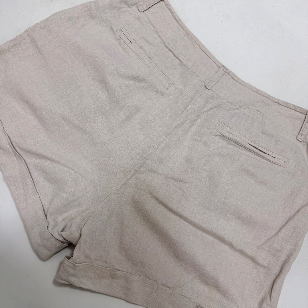FOREVER 21 Linen Blend Shorts [27-28] (Category: Shorts) located in Malabon City. Submitted by k_intimates (Listing ID 1467784756, Image 3). Description: Details: • Size 28” in tape measure • Need wash! and it has super tiny hole at the back (barely noticeable) • Has 2 front pockets • Forever 21 highwaisted linen blend shorts in light beige color. .