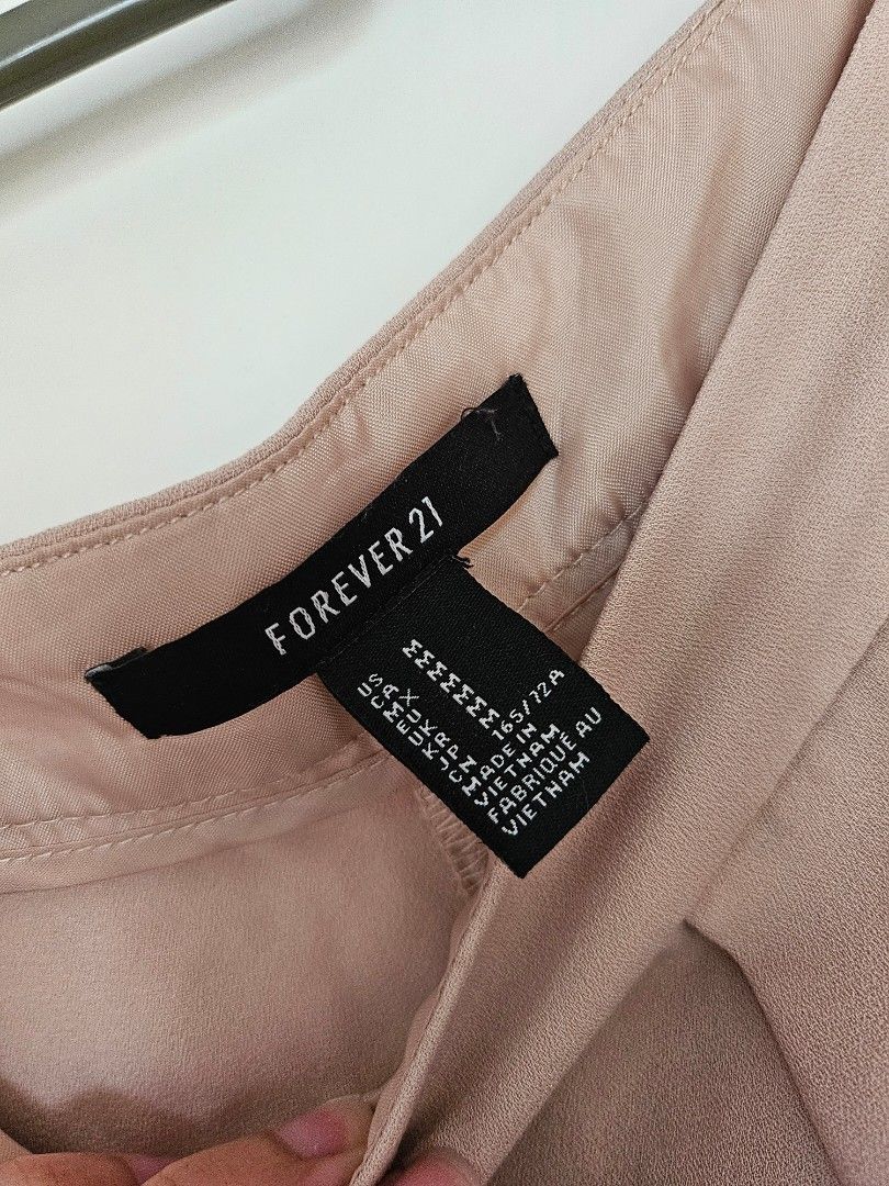 Forever 21 Pleated Shorts (Category: Shorts) located in Taguig. Submitted by ynalorenzo (Listing ID 1467663047, Image 2). Description: .