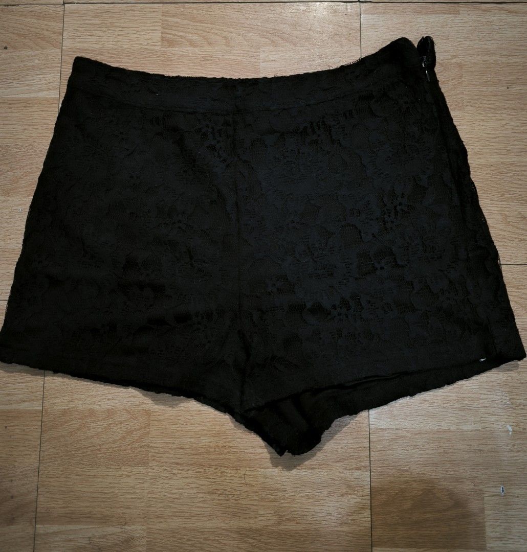 Forever 21 short (Category: Shorts) located in Manila. Submitted by wearforce (Listing ID 1467731327, Image 2). Description: Forever 21 short fit: small good condition color rate 9/10 98 + sf.
