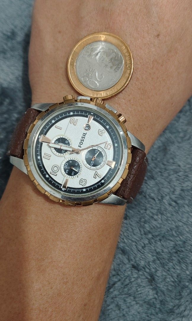 Fossil Chronograph FS4722 (Category: Men's Watches) located in Cebu City. Submitted by aceoftime (Listing ID 1467780592, Image 3). Description: In good working condition Analog chronograph quartz w/ date display 2 tone stainless steel case Fitted with a brown rubberband Watch only Our Guarantee: 💯 Authentic All watches are checked by our experienced technician to ensure good functionality Please manage your expectations since these are preloved 