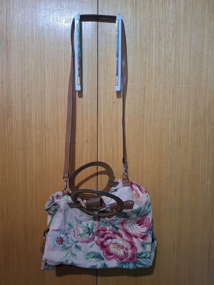 Fossil Floral Tapestry Shoulder Handbag (Category: Shoulder Bags) located in Pasay City. Submitted by emilia1102 (Listing ID 1467796527, Image 1). Description: - Brand: Fossil - Style: Shoulder bag / Crossbody bag - Material: Pink floral tapestry fabric with brown leather trim - Hardware: Silver-tone - Handles: Round top handles plus a matching brown leather crossbody strap - Condition: Pre-loved, well-maintained, and priced to sell!.