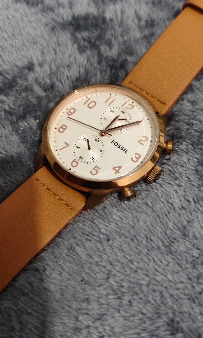 Fossil Townsman Chrono FS4987 (Category: Men's Watches) located in Cebu City. Submitted by aceoftime (Listing ID 1467781739, Image 1). Description: In excellent condition Fully working chronograph Analog quartz Stainless steel case in rose gold tone Fitted with a brandnew leather band Watch only Our Guarantee: 💯 Authentic All watches are checked by our experienced technician to ensure good functionality Please manage your expectations since thes