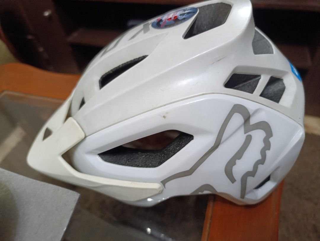 Fox Speedframe Pro MIPS Helmet White Size M (Category: Bicycles) located in Quezon City. Submitted by kuruma_13 (Listing ID 1467640866, Image 1). Description: - Brand: Fox Speedframe Pro MIPS - Size: Medium (55-59cm) - Manufacture Date: December 2020 - Features: MIPS safety liner, adjustable visor - Condition: FAULTY / FOR PARTS ONLY - Has a visible structural crack near the front shell (refer to the 2nd photo) - Perfect for donor parts or DIY re