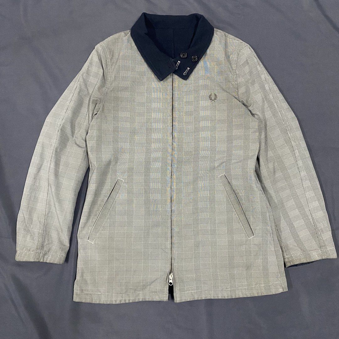 Fred Perry Glen Plaid Reversible Jacket Size S (Category: Coats, Jackets and Outerwear) located in Santa Maria. Submitted by saintarchive316 (Listing ID 1467837454, Image 1). Description: - Brand: Fred Perry - Size: S (Fits chest 86-94 cm, height 165-175 cm) - Design: Reversible 2-in-1 jacket - Side A: Grey glen plaid pattern with front pockets and embroidered laurel wreath logo - Side B: Solid textured dark navy blue - Details: Full zip closure,