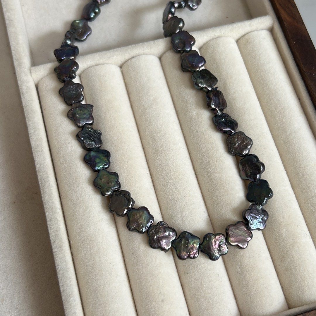 Freshwater flower shape pearl (Category: Necklaces) located in Lipa City. Submitted by avenueusco_ph (Listing ID 1467633855, Image 2). Description: They are flower-shaped coin pearls. 🌸 Dark charcoal-black body color with oil-slick peacock overstone ✨ 10.1mm 18” long .