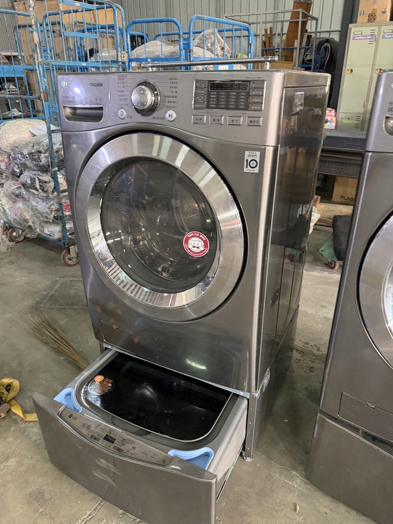 Front Load Washing Machine (Category: Washing Machines and Dryers) located in Bulacan. Submitted by mysticdeer.6d7f47 (Listing ID 1467636969, Image 2). Description: -Fully Automatic Front load Washing Machine -Big Capacity 16kg -Pedestal Washing 3.5kg -220V 60hz -Good As new .