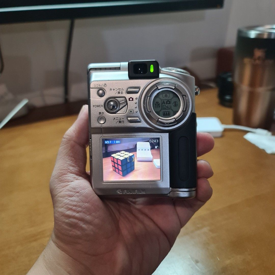 Fuji Finepix 4700z (Category: Cameras) located in Makati City. Submitted by im.digiman (Listing ID 1467804066, Image 3). Description: Finepix 4700z Silver The camera used in the movie Mean Girls Good condition (minimal signs of usage, this is vintage digicam, pls manage expectation) Bought from Japan No issues comes with 2 batteries, charger, memory card (smartmedia) and card reader Gagamitin mo nalang All needed accesories kasama na para magamit