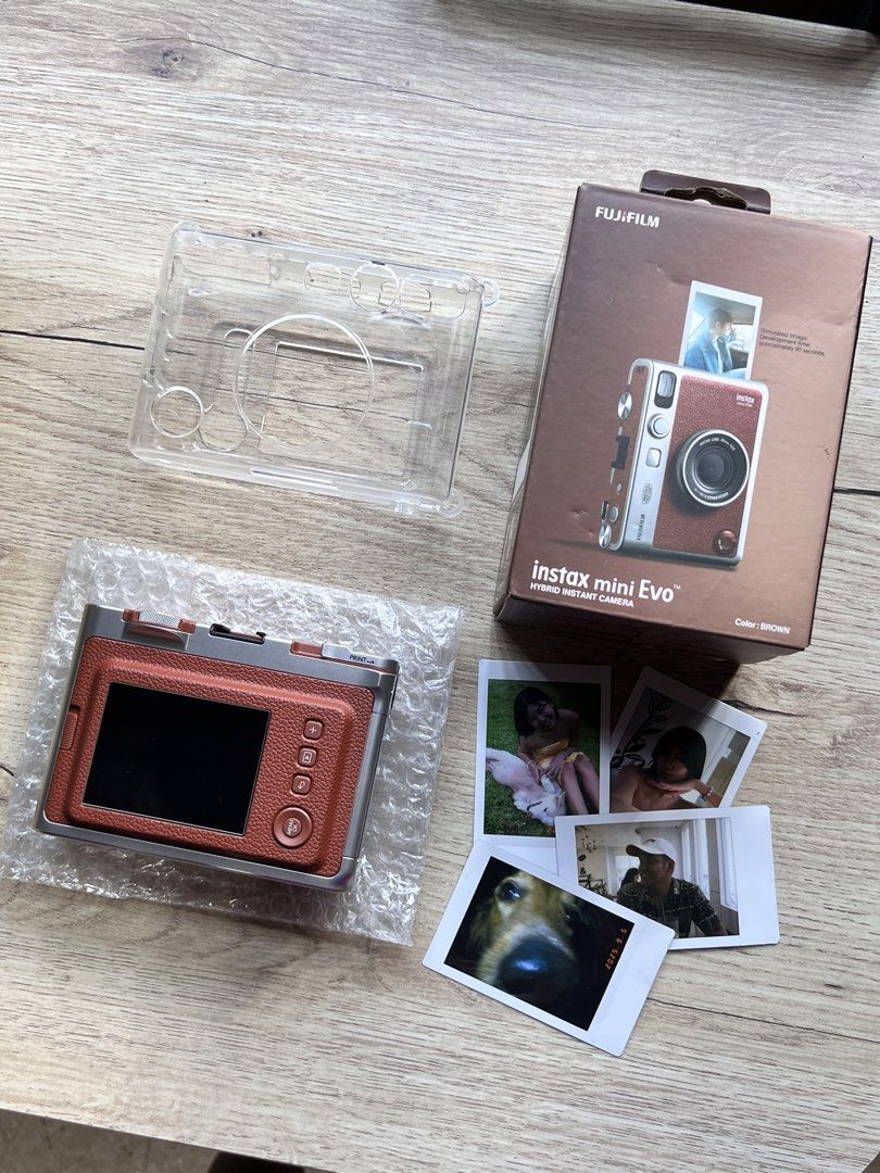 Fujifilm Instax Mini Evo (Category: Cameras) located in Dumaguete. Submitted by aprilbever04 (Listing ID 1467774412, Image 2). Description: Fujifilm Instax Mini Evo 📸 Barely used and still in great condition. Well taken care of and ready for a new owner! 🫶🏻 ✔️ Original box ✔️ Original strap ✔️ Memory card ✔️ Clear protective case Please note: I lost the charger, but it uses a Type C cable, so replacements are easy to find! 🏷️ Selling for ₱800