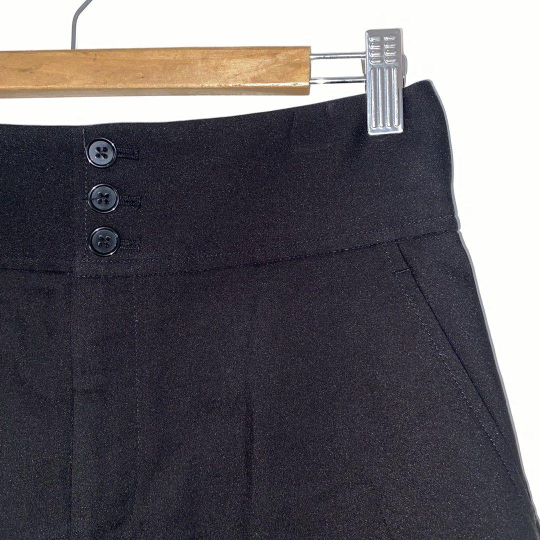 G2000 shorts (Category: Shorts) located in San Jose del Monte. Submitted by mamiracky (Listing ID 1467683220, Image 2). Description: .