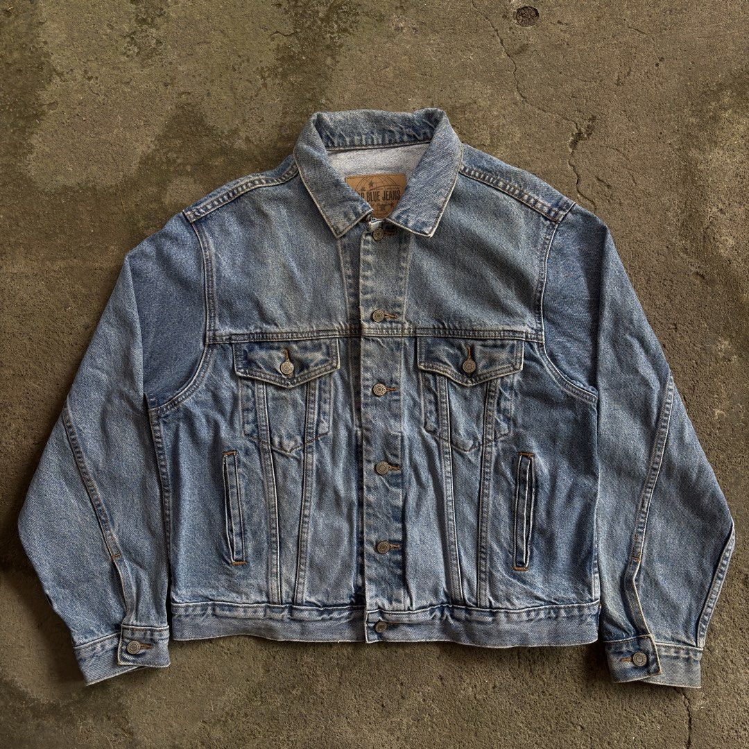 Gap Blue Jeans Denim Jacket (Category: Coats, Jackets and Outerwear) located in Batangas. Submitted by phthriftpingzz (Listing ID 1467674204, Image 1). Description: Size: M Issue: Need Wash Only.