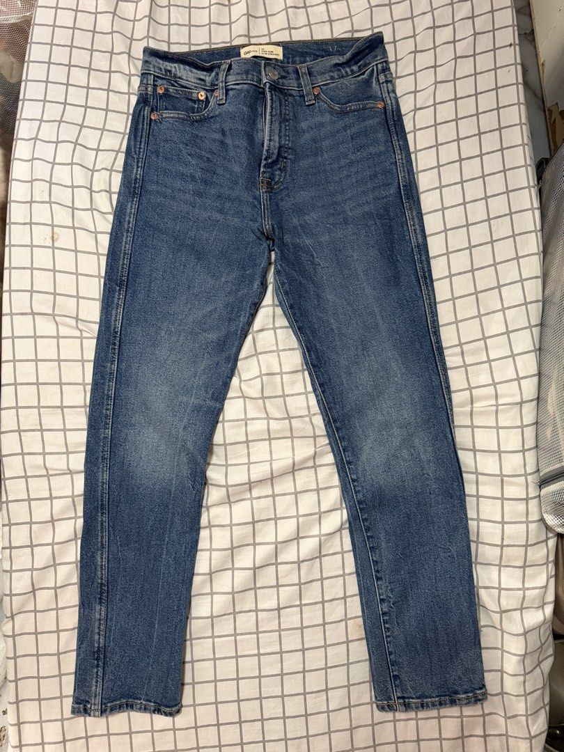 Gap High Rise Denim Pants (Category: Jeans) located in Manila. Submitted by pinkyswearshop2.0 (Listing ID 1467682549, Image 2). Description: .