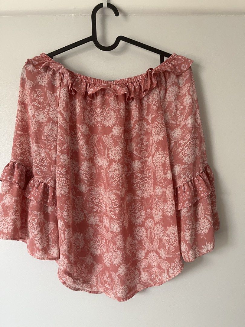 Gap pink blouse size 2xs (Category: Blouses) located in Paranaque City. Submitted by colsness (Listing ID 1467695504, Image 2). Description: Fits xs to small Loose fit Rfs : declutter Pickup sm north/paranaque.