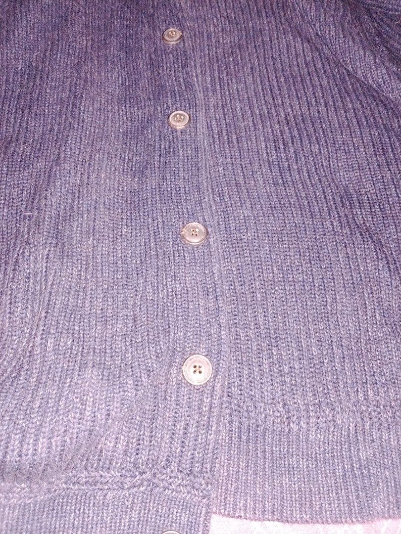 Gap shawl cardigan (Category: Coats, Jackets and Outerwear) located in Manila. Submitted by takeroshc143 (Listing ID 1467713453, Image 3). Description: • Brand: GAP (100% Authentic) • Size: Men's Large (L / G) | Fits Chest: 48-50 inches / 89-94 cm • Material: 100% Premium Cotton (Soft, thick, breathable, and not itchy) • Color: Navy Blue • Style: Classic ribbed knit with a stylish shawl collar and a sturdy 5-button front closure. Perfect for casu